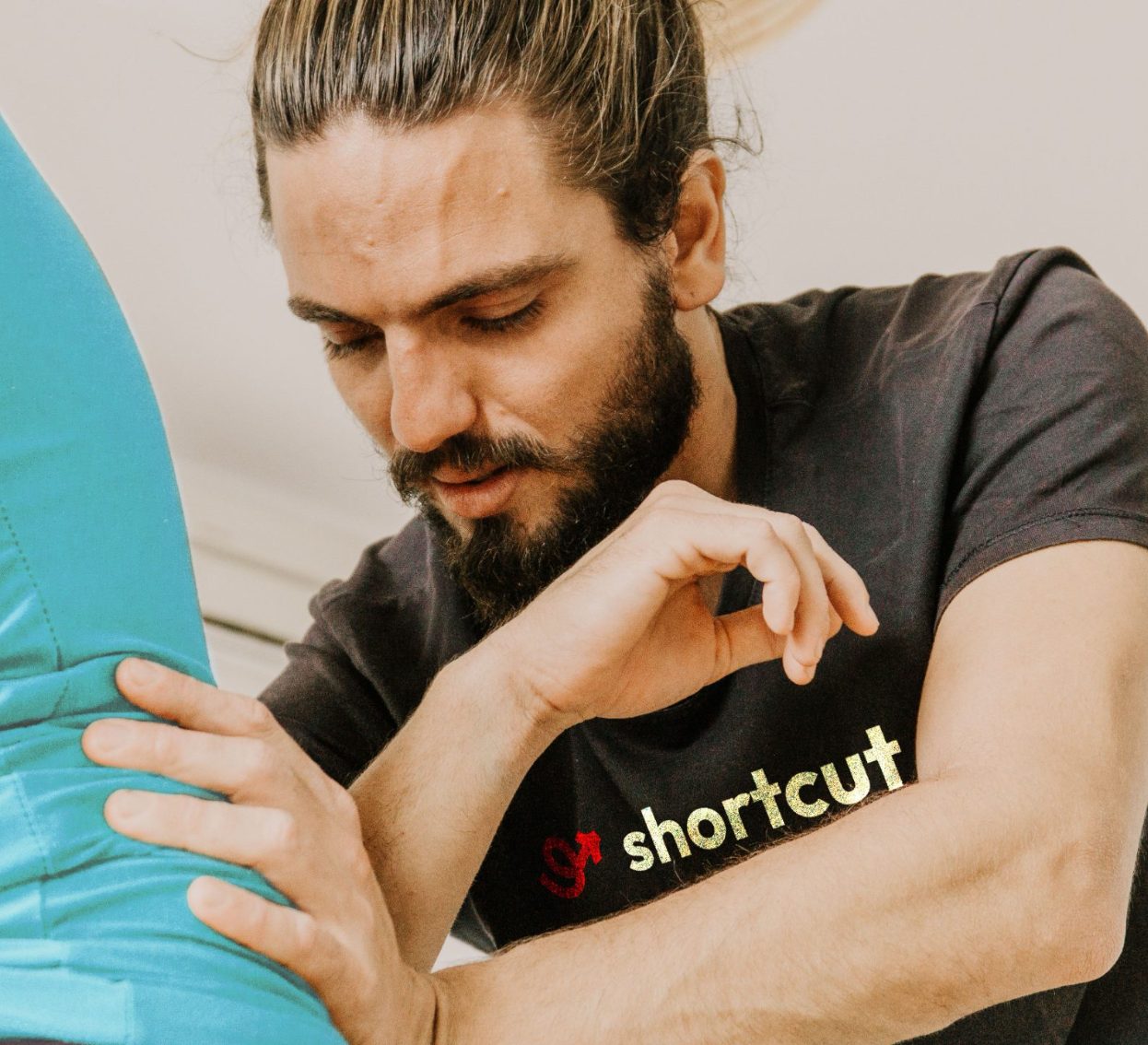 A Shortcut massage therapist at work